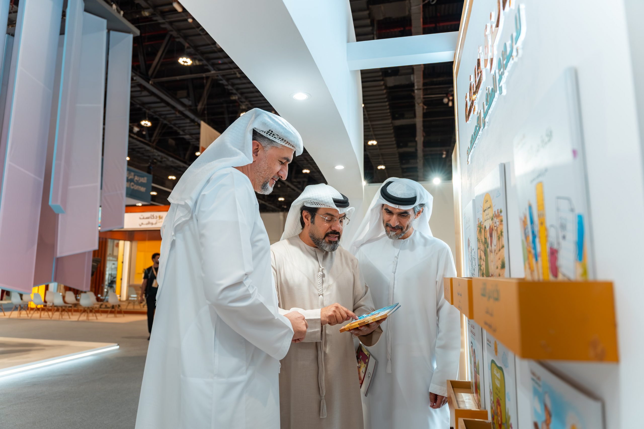 مشاركة جائزة خليفة التربوية بجناح في معرض أبوظبي الدولي للكتاب 2026